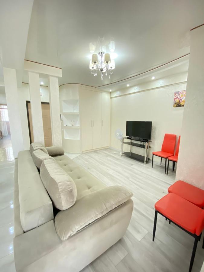 Two Bedroom Large In Apartment *